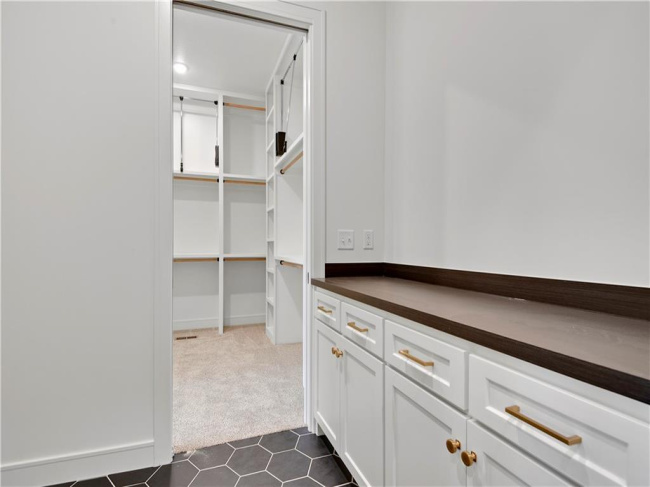 24909 98th Place, Lenexa, Kansas, 4 Bedrooms Bedrooms, 0 ,3 BathroomsBathrooms,Residential,For Sale,98th,0,HMS2530448
