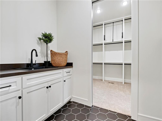 25126 98th Place, Lenexa, Kansas, 4 Bedrooms Bedrooms, 0 ,3 BathroomsBathrooms,Residential,For Sale,98th,0,HMS2538481