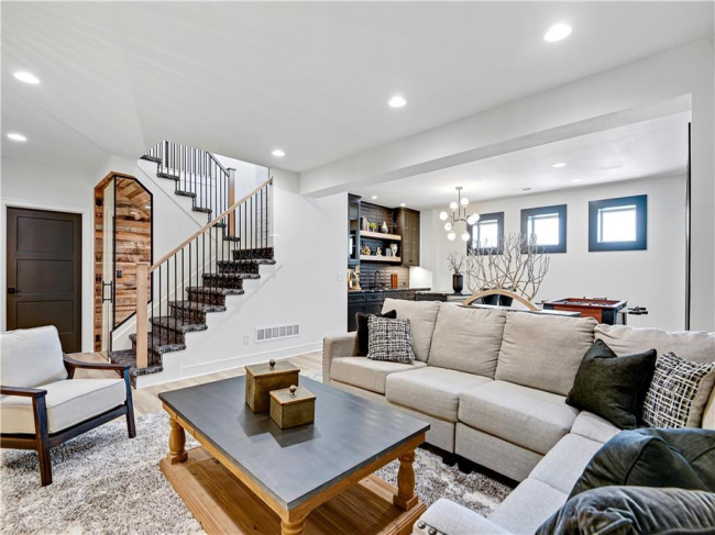 25126 98th Place, Lenexa, Kansas, 4 Bedrooms Bedrooms, 0 ,3 BathroomsBathrooms,Residential,For Sale,98th,0,HMS2538481