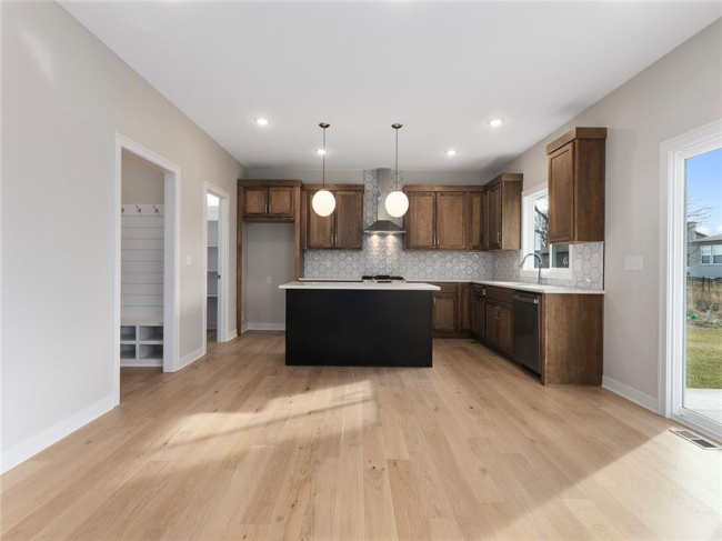 13305 179th Street, Overland Park, Kansas, 4 Bedrooms Bedrooms, 0 ,3 BathroomsBathrooms,Residential,For Sale,179th,0,HMS2557605