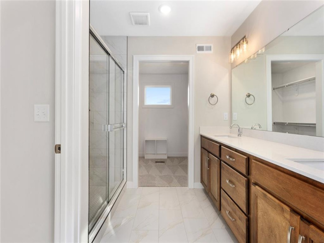 13305 179th Street, Overland Park, Kansas, 4 Bedrooms Bedrooms, 0 ,3 BathroomsBathrooms,Residential,For Sale,179th,0,HMS2557605