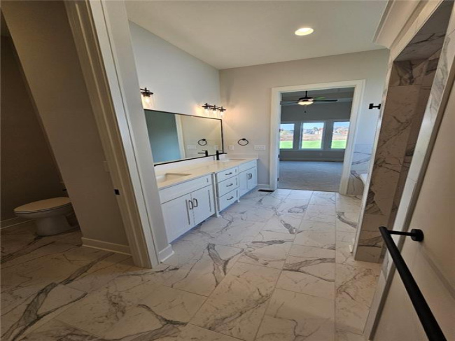 11242 Sunray Drive, Olathe, Kansas, 4 Bedrooms Bedrooms, 0 ,3 BathroomsBathrooms,Residential,For Sale,Sunray,0,HMS2565097