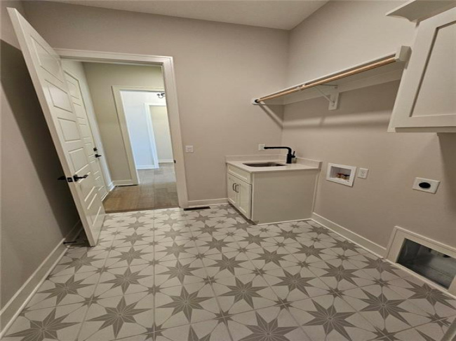 11242 Sunray Drive, Olathe, Kansas, 4 Bedrooms Bedrooms, 0 ,3 BathroomsBathrooms,Residential,For Sale,Sunray,0,HMS2565097