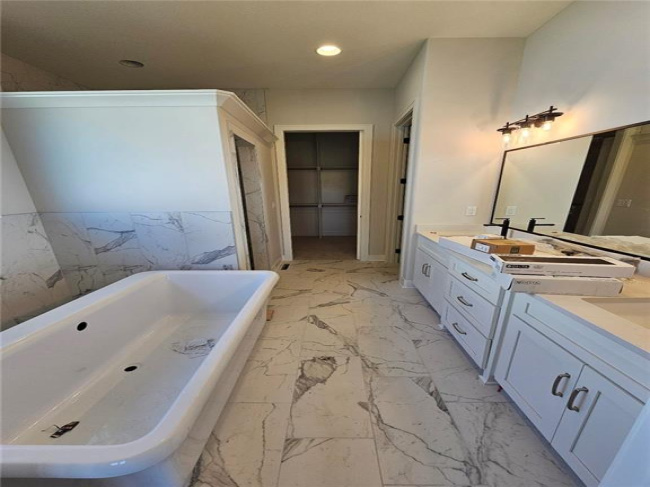 11242 Sunray Drive, Olathe, Kansas, 4 Bedrooms Bedrooms, 0 ,3 BathroomsBathrooms,Residential,For Sale,Sunray,0,HMS2565097