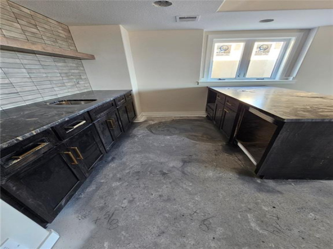 11271 Sunray Drive, Olathe, Kansas, 4 Bedrooms Bedrooms, 0 ,4 BathroomsBathrooms,Residential,For Sale,Sunray,0,HMS2565104