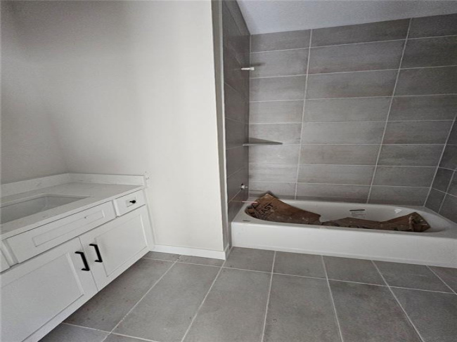 11271 Sunray Drive, Olathe, Kansas, 4 Bedrooms Bedrooms, 0 ,4 BathroomsBathrooms,Residential,For Sale,Sunray,0,HMS2565104