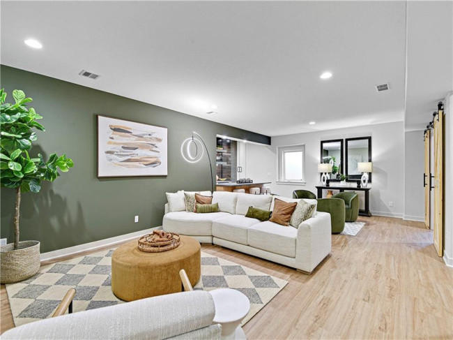 25047 98th Place, Lenexa, Kansas, 5 Bedrooms Bedrooms, 0 ,3 BathroomsBathrooms,Residential,For Sale,98th,0,HMS2568327