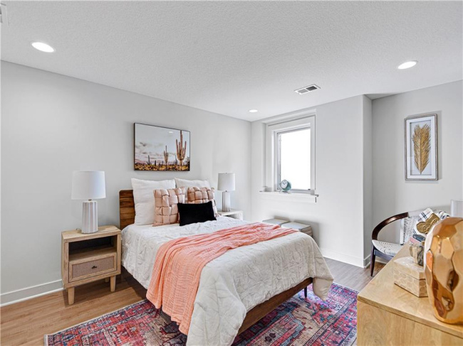 25047 98th Place, Lenexa, Kansas, 5 Bedrooms Bedrooms, 0 ,3 BathroomsBathrooms,Residential,For Sale,98th,0,HMS2568327