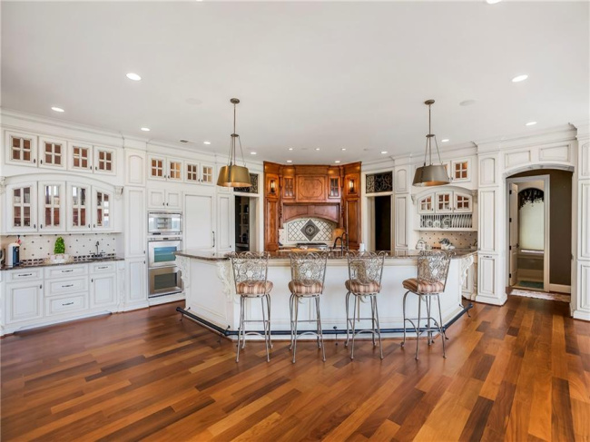 27596 Highland Circle, Olathe, Kansas, 7 Bedrooms Bedrooms, 0 ,7 BathroomsBathrooms,Residential,For Sale,Highland,0,HMS2572231