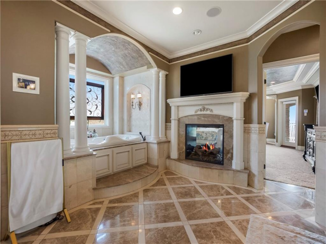 27596 Highland Circle, Olathe, Kansas, 7 Bedrooms Bedrooms, 0 ,7 BathroomsBathrooms,Residential,For Sale,Highland,0,HMS2572231
