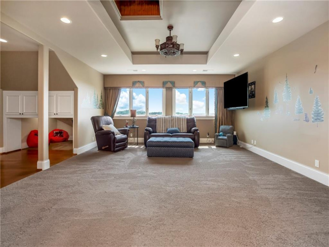 3rd floor loft/recreation room