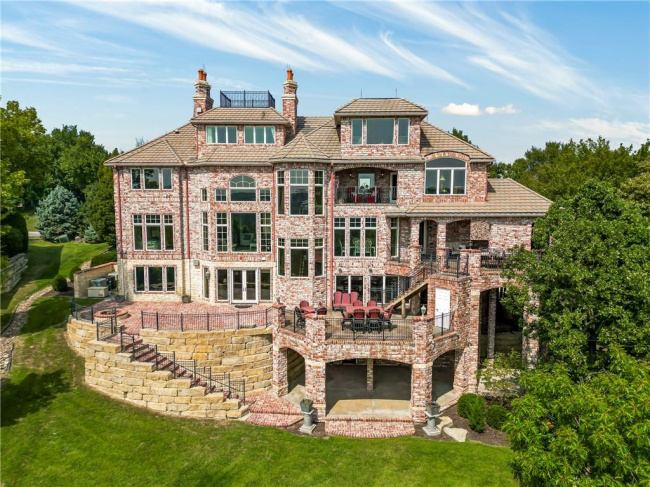 27596 Highland Circle, Olathe, Kansas, 7 Bedrooms Bedrooms, 0 ,7 BathroomsBathrooms,Residential,For Sale,Highland,0,HMS2572231