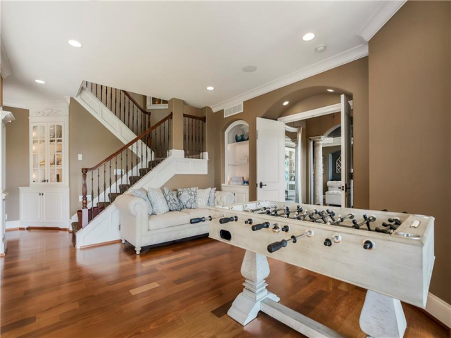 27596 Highland Circle, Olathe, Kansas, 7 Bedrooms Bedrooms, 0 ,7 BathroomsBathrooms,Residential,For Sale,Highland,0,HMS2572231