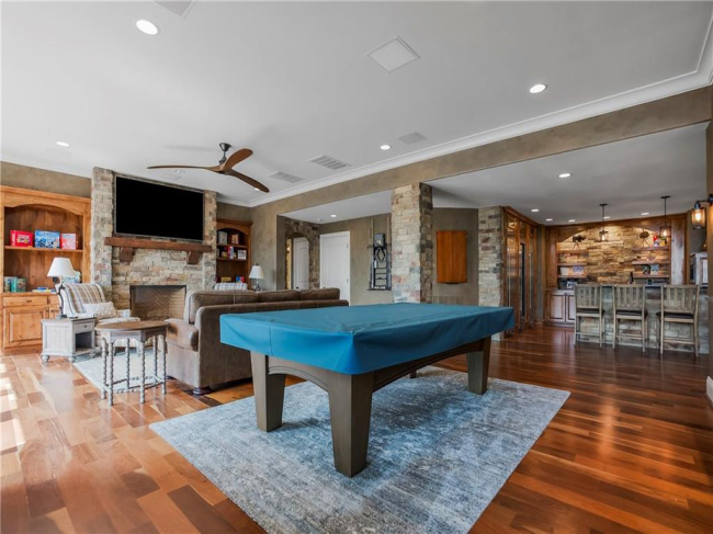 27596 Highland Circle, Olathe, Kansas, 7 Bedrooms Bedrooms, 0 ,7 BathroomsBathrooms,Residential,For Sale,Highland,0,HMS2572231