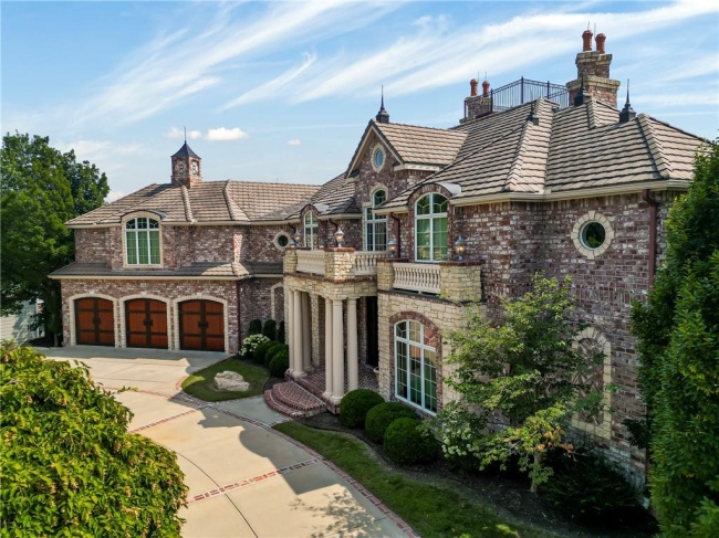 27596 Highland Circle, Olathe, Kansas, 7 Bedrooms Bedrooms, 0 ,7 BathroomsBathrooms,Residential,For Sale,Highland,0,HMS2572231