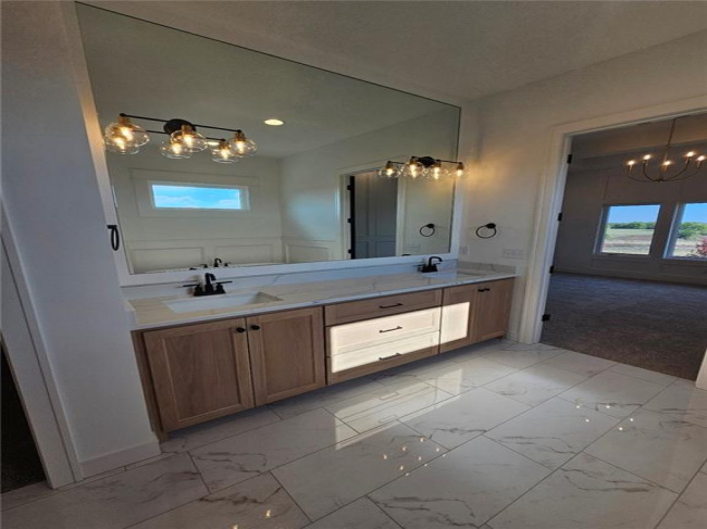 11289 Sunray Drive, Olathe, Kansas, 4 Bedrooms Bedrooms, 0 ,3 BathroomsBathrooms,Residential,For Sale,Sunray,0,HMS2577069