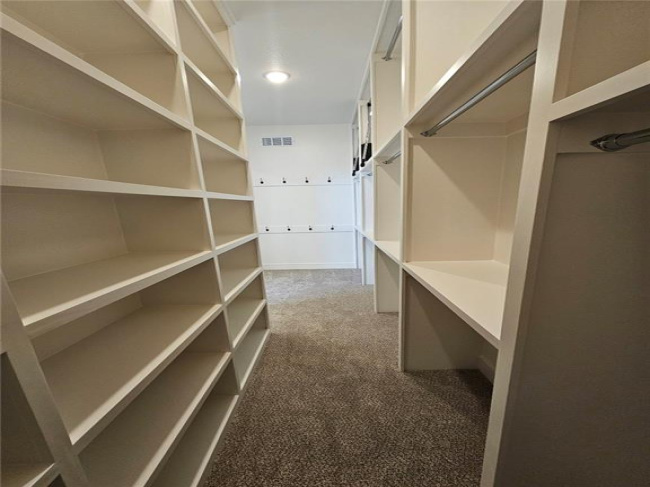 11289 Sunray Drive, Olathe, Kansas, 4 Bedrooms Bedrooms, 0 ,3 BathroomsBathrooms,Residential,For Sale,Sunray,0,HMS2577069