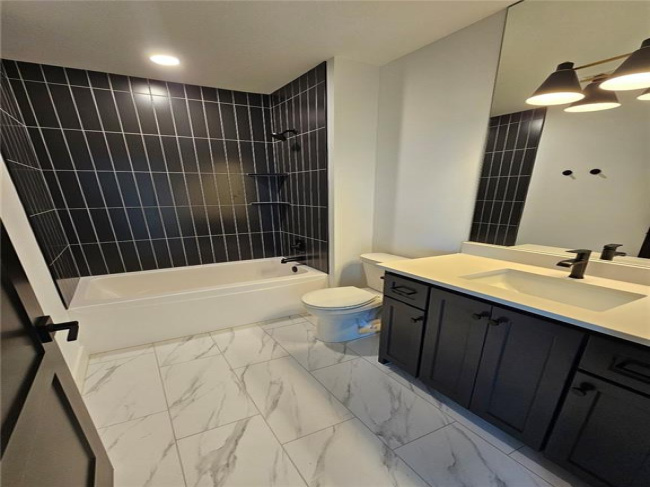 11289 Sunray Drive, Olathe, Kansas, 4 Bedrooms Bedrooms, 0 ,3 BathroomsBathrooms,Residential,For Sale,Sunray,0,HMS2577069