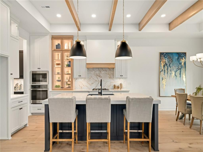 11233 Sunray Drive, Olathe, Kansas, 4 Bedrooms Bedrooms, 0 ,3 BathroomsBathrooms,Residential,For Sale,Sunray,0,HMS2577071