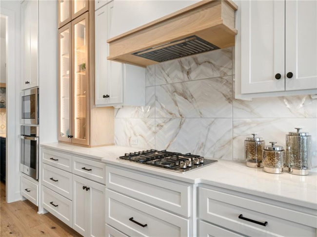 11233 Sunray Drive, Olathe, Kansas, 4 Bedrooms Bedrooms, 0 ,3 BathroomsBathrooms,Residential,For Sale,Sunray,0,HMS2577071