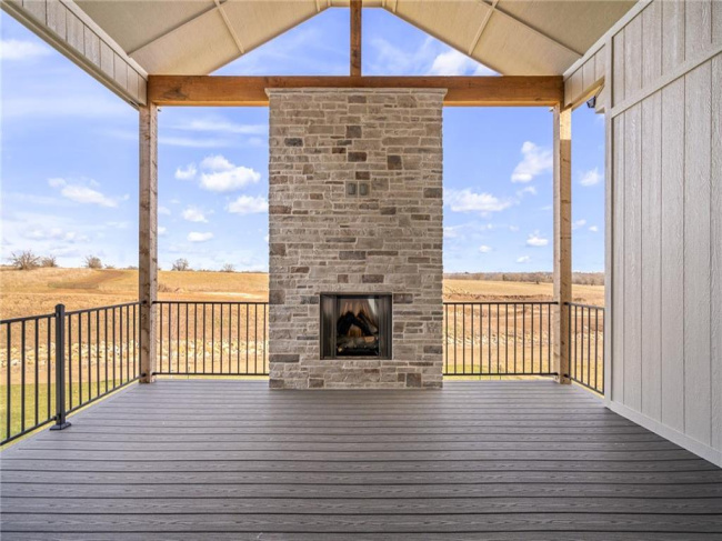 11233 Sunray Drive, Olathe, Kansas, 4 Bedrooms Bedrooms, 0 ,3 BathroomsBathrooms,Residential,For Sale,Sunray,0,HMS2577071