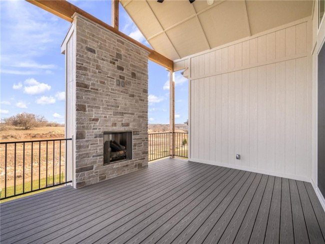 11233 Sunray Drive, Olathe, Kansas, 4 Bedrooms Bedrooms, 0 ,3 BathroomsBathrooms,Residential,For Sale,Sunray,0,HMS2577071