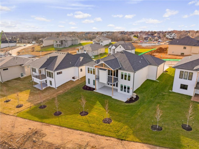 11233 Sunray Drive, Olathe, Kansas, 4 Bedrooms Bedrooms, 0 ,3 BathroomsBathrooms,Residential,For Sale,Sunray,0,HMS2577071