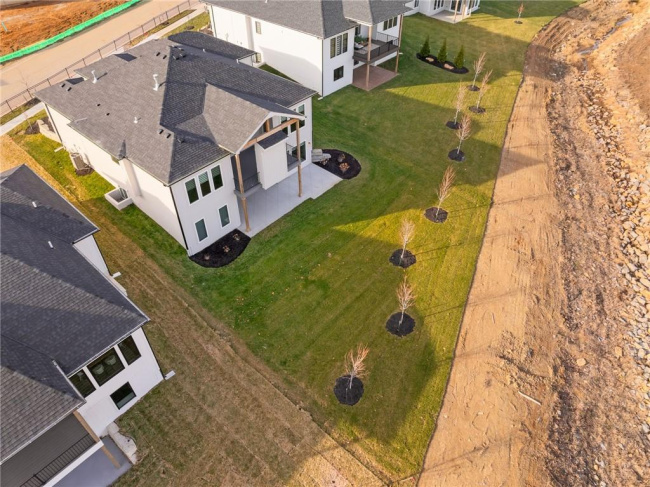 11233 Sunray Drive, Olathe, Kansas, 4 Bedrooms Bedrooms, 0 ,3 BathroomsBathrooms,Residential,For Sale,Sunray,0,HMS2577071