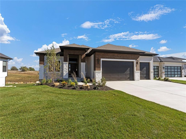 11221 Sunray Drive, Olathe, Kansas, 4 Bedrooms Bedrooms, 0 ,3 BathroomsBathrooms,Residential,For Sale,Sunray,0,HMS2577073