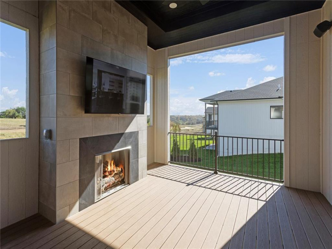 11221 Sunray Drive, Olathe, Kansas, 4 Bedrooms Bedrooms, 0 ,3 BathroomsBathrooms,Residential,For Sale,Sunray,0,HMS2577073