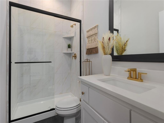 11221 Sunray Drive, Olathe, Kansas, 4 Bedrooms Bedrooms, 0 ,3 BathroomsBathrooms,Residential,For Sale,Sunray,0,HMS2577073