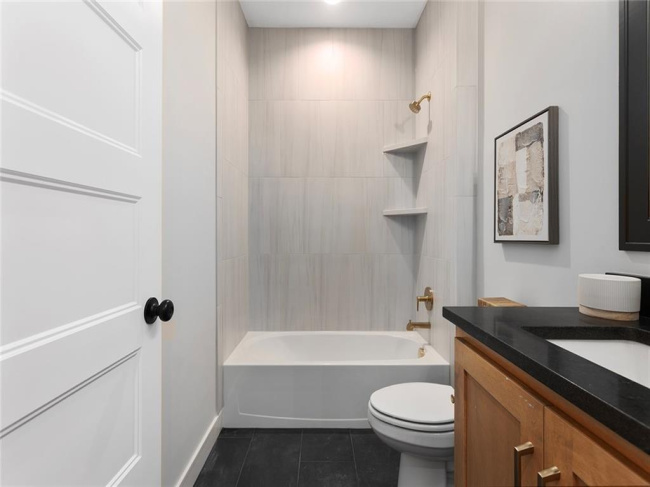 11221 Sunray Drive, Olathe, Kansas, 4 Bedrooms Bedrooms, 0 ,3 BathroomsBathrooms,Residential,For Sale,Sunray,0,HMS2577073