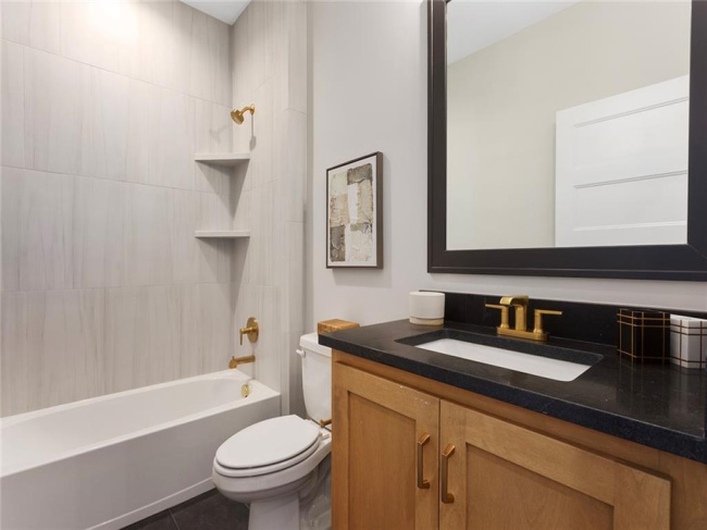 11221 Sunray Drive, Olathe, Kansas, 4 Bedrooms Bedrooms, 0 ,3 BathroomsBathrooms,Residential,For Sale,Sunray,0,HMS2577073