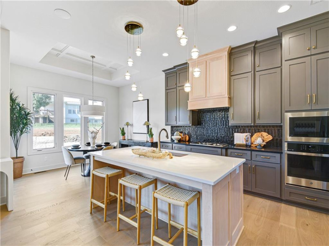 22105 94th Terrace, Lenexa, Kansas, 5 Bedrooms Bedrooms, 0 ,3 BathroomsBathrooms,Residential,For Sale,94th,0,HMS2577389