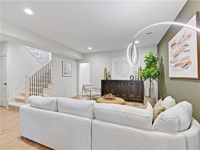 22105 94th Terrace, Lenexa, Kansas, 5 Bedrooms Bedrooms, 0 ,3 BathroomsBathrooms,Residential,For Sale,94th,0,HMS2577389