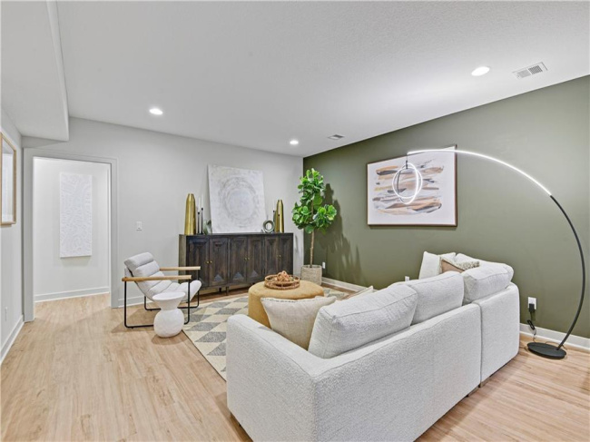 22105 94th Terrace, Lenexa, Kansas, 5 Bedrooms Bedrooms, 0 ,3 BathroomsBathrooms,Residential,For Sale,94th,0,HMS2577389