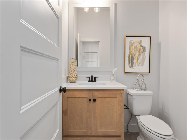 **Please Note - Photos are from a similar model.** **Please Note - Photos are from a similar model.**