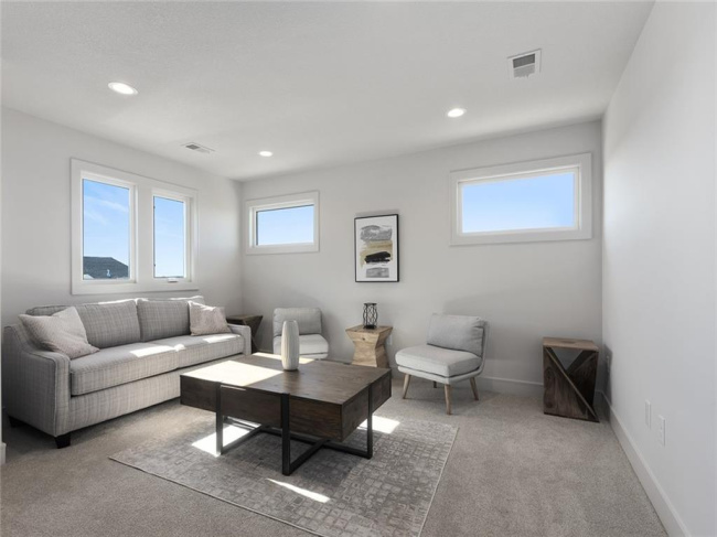 **Please Note - Photos are from a similar model.** **Please Note - Photos are from a similar model.**