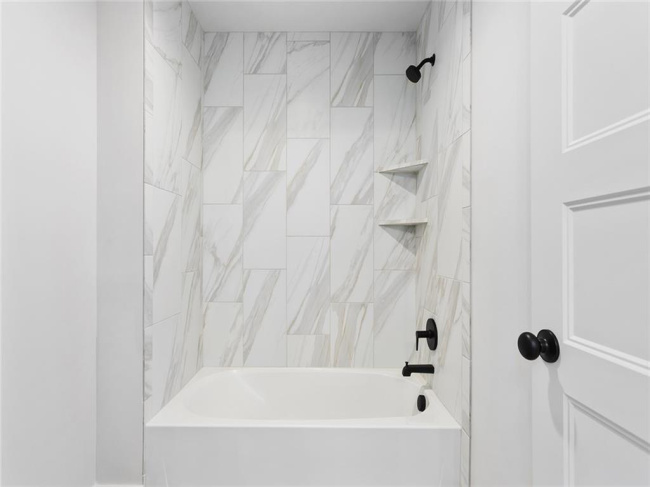 **Please Note - Photos are from a similar model.** **Please Note - Photos are from a similar model.**