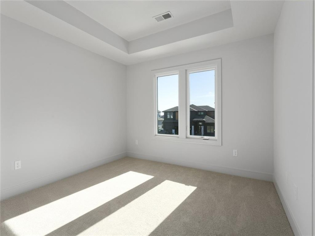 **Please Note - Photos are from a similar model.** **Please Note - Photos are from a similar model.**