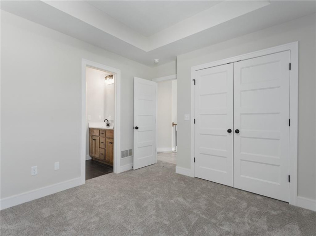 **Please Note - Photos are from a similar model.**