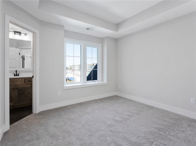 **Please Note - Photos are from a similar model.**