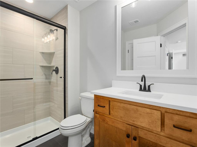 **Please Note - Photos are from a similar model.**