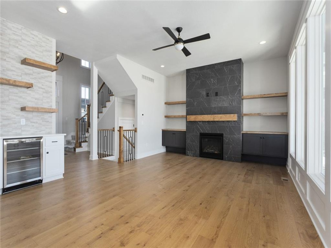 **Please Note - Photos are from a similar model.**