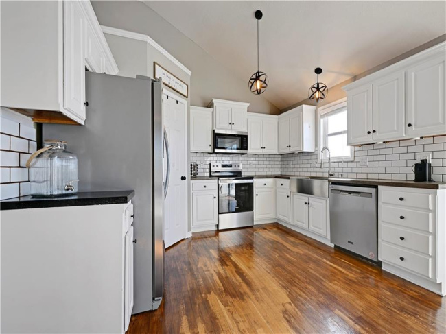 1511 4th Street, Louisburg, Kansas, 3 Bedrooms Bedrooms, 0 ,2 BathroomsBathrooms,Residential,For Sale,4th,0,HMS2598259